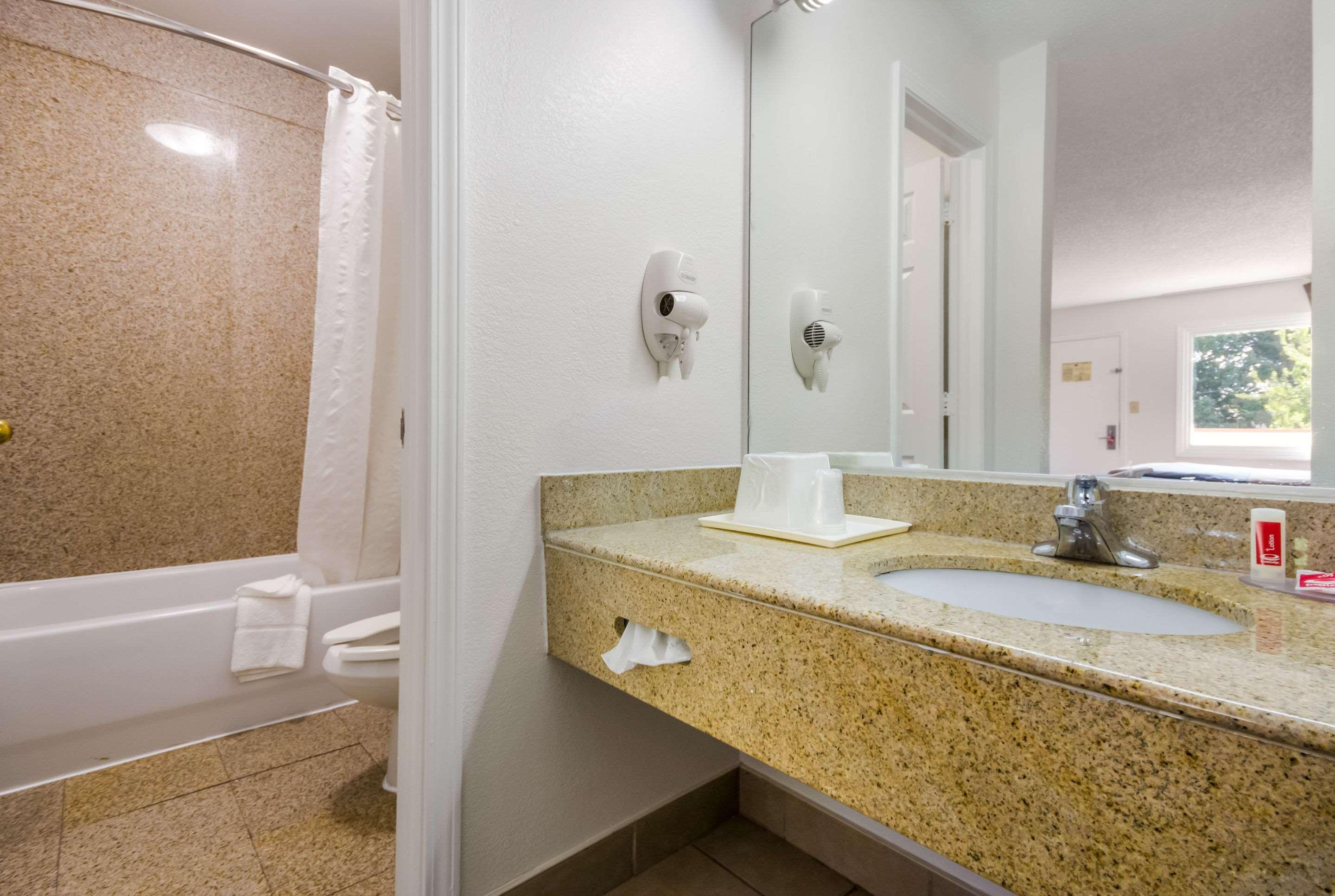 נורפולק Econo Lodge Little Creek מראה חיצוני תמונה